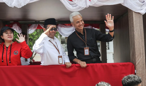 Elektabilitas Ganjar-Mahfud mencapai 36,8 persen. Sementara Prabowo-Gibran 34,7 persen dan Anies-Muhaimin 24,3 persen. <br>