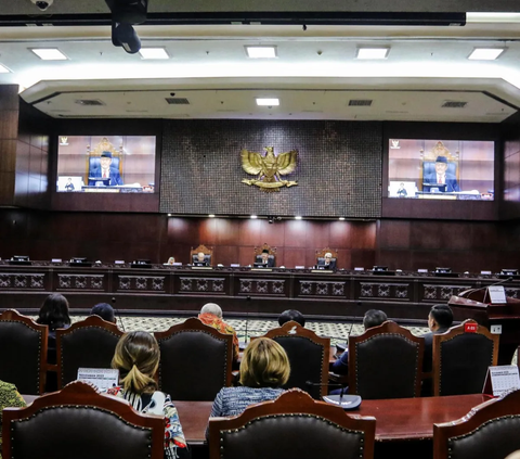 FOTO: Detik-Detik Ketua MKMK Jimly Asshiddique Putuskan Sembilan Hakim MK Melanggar Kode Etik Terkait Batas Usia Capres dan Cawapres