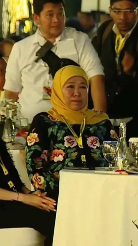 Golkar Tangkap Sinyal Positif Khofifah Jadi Kader: Cantik Sekali Pakai Jilbab Kuning<br>