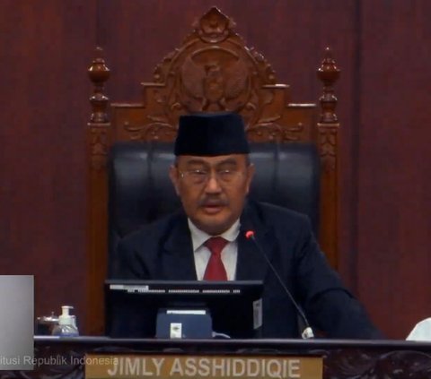 Moment of the Chief of the Constitutional Court Deciding to Dismiss Anwar Usman as the Chief of the Constitutional Court