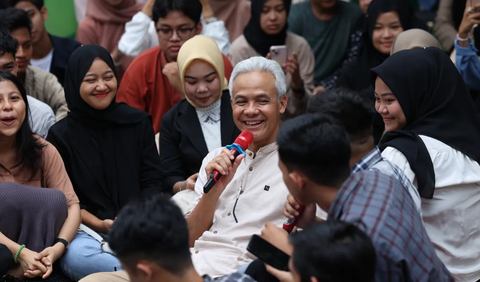 Mantan Gubernur Jawa Tengah dua periode itu menambahkan bahwa pemerintah perlu terlibat dalam memberikan dukungan terhadap ide kreatif anak muda. <br><br>