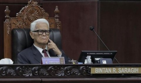 Bintan merupakan anggota MKMK yang mewakili unsur akademisi berlatar belakang hukum.