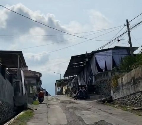 Viral Jalanan Desa di Malang Dipenuhi Acara Hajatan di Waktu Berdekatan, Bikin Dompet Tak Aman