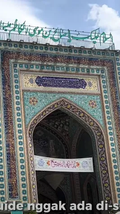 Begini Penampakan Masjid Syiah di Iran, Dinding & Atapnya Bak Bertabur Berlian Berkilauan