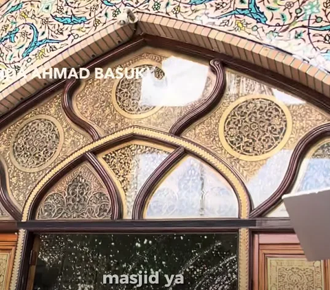 Begini Penampakan Masjid Syiah di Iran, Dinding & Atapnya Bak Bertabur Berlian Berkilauan