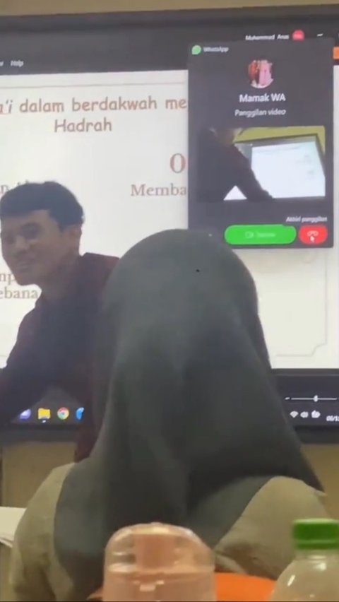 Terima Video Call dari Ibu saat Tengah Presentasi, Reaksi Mahasiswa Ini Tuai Pujian Warganet