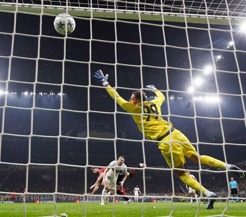 FOTO: Perkasa, AC Milan Bungkam PSG 2-1 dan Bikin Mbappe Tak Berkutik