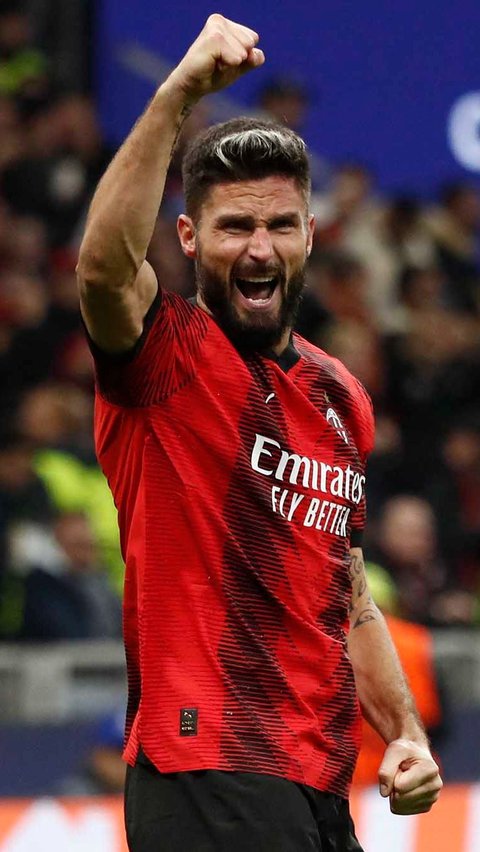 Ekspresi Giroud merayakan golnya untuk AC MIlan yang sekaligus menjadi penentu kemenangan. REUTERS/Alessandro Garofalo