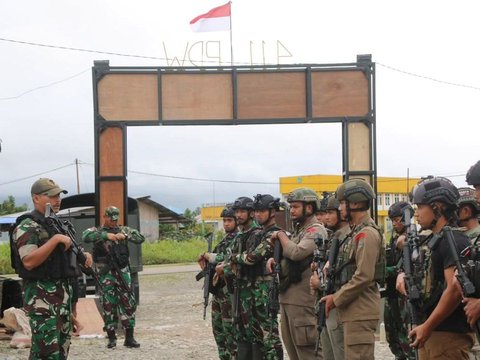 Bang Alex Komandan Pandawa Kostrad Pimpin Pasukan TNI 'Belah' Jalur Berbahaya, Bawa 7 Kendaraan Lapis Baja