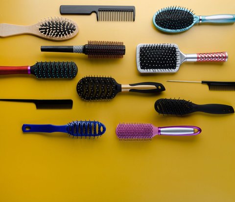Prevent Tangled Hair When Using a Blowdry Comb with This Method