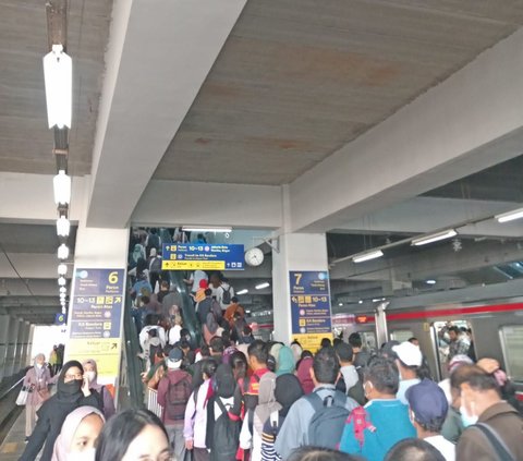 Curhat Penumpang KRL: Manggarai jadi Stasiun Tersibuk, Tapi Ekskalator Kerap Mati