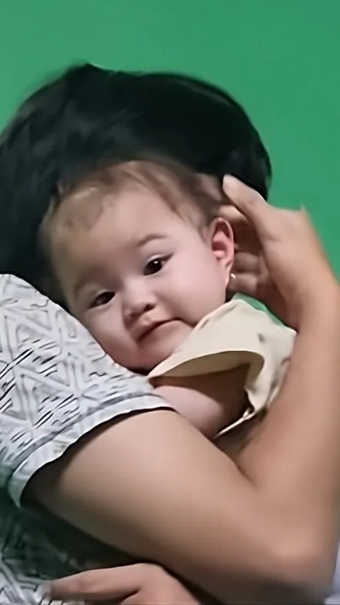 Video Curhatan Bayi Lucu Penuh Bedak Ditonton 2,3 Juta Kali