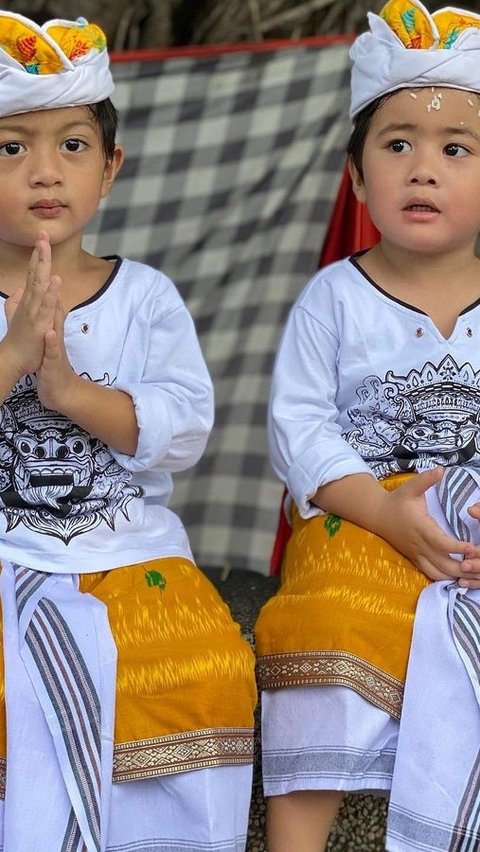 Tak Pernah Tersorot, Ini 7 Potret Magha dan Degha Anak Kadek Devi, Kembar Tapi Wajahnya Beda - Sama Gantengnya