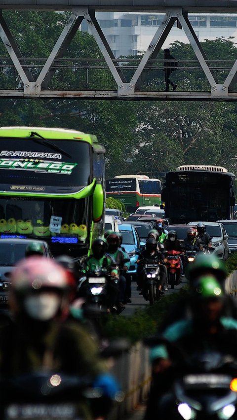 Sebelumnya, tingkat pengangguran di Ibu Kota meningkat drastis ketika pandemi Covid-19 melanda pada 2020 dan 2021. Lalu, tingkat pengangguran berangsur turun pada 2022 ketika masyarakat mulai beraktivitas normal lagi.<br>