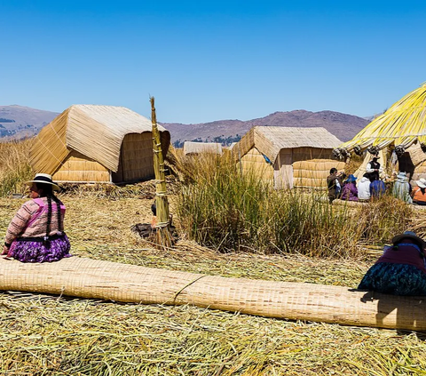 10. Danau Titicaca Punya Banyak Nama