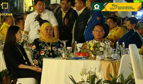 <br>Airlangga tak menjelaskan apakah Khofifah akan masuk Golkar.