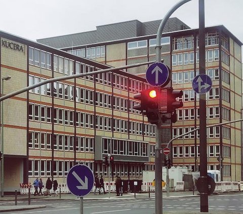 Green Light Only Lasts 2 Seconds, Makes Drivers Emotional