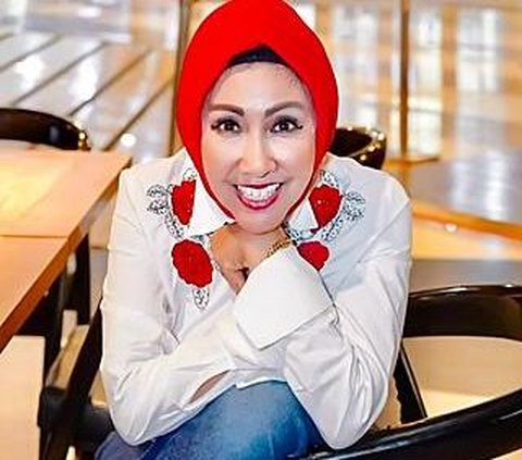 Veteran Artist Tessa Mariska Temporarily Removes Hijab for Work
