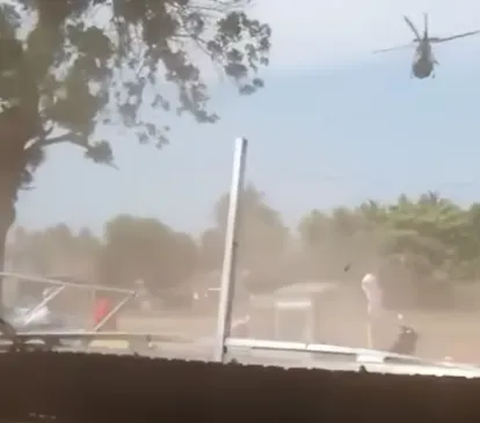 Gara-gara Helikopter Mendarat, Atap Warung Warga Tiba-tiba Melayang Terkena Hembusan Angin