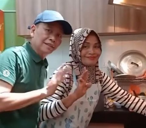 Ayah Artis ini Jualan di Warung, Padahal Anaknya Selebritis Termahal, Rumahnya Rp20 Miliar