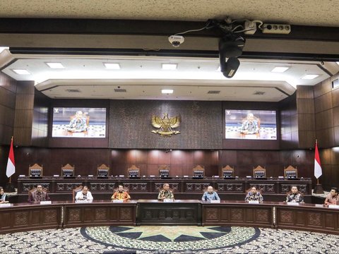 FOTO: Hakim Suhartoyo Resmi Jadi Ketua MK Gantikan Anwar Usman