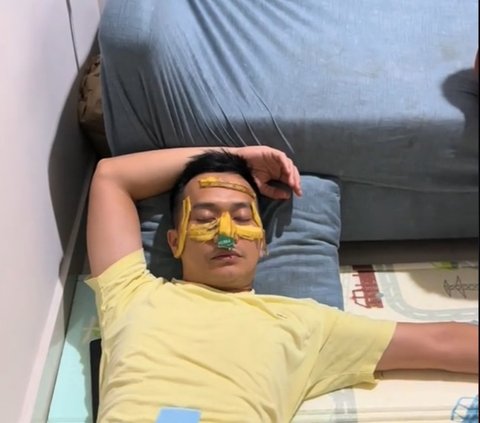 Tak Percaya Skincare, Aksi Pria Pakai Kulit Pisang untuk Masker Wajah Ini Bikin Heran