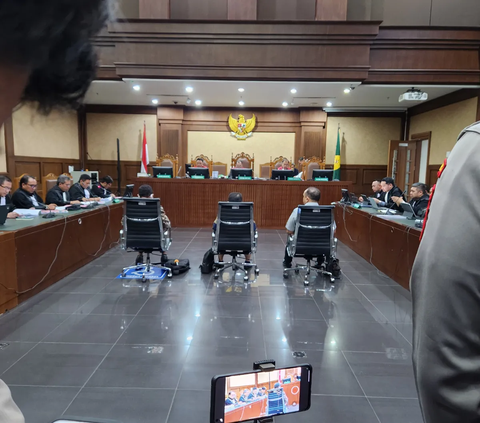 Terbukti Korupsi BTS Kominfo, Irwan Hermawan Divonis 12 Tahun Penjara