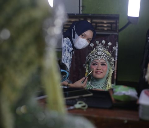 Makeup Artist's Story, Neat Bridal Makeup Suddenly Dances and Cries