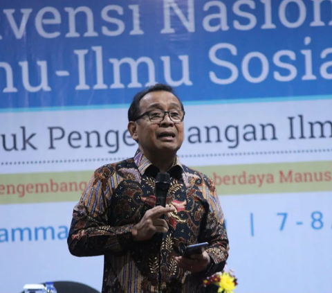 Hidup Pas-pasan Hingga Sekolah Tak Pakai Sepatu, Pria ini Sukses Jadi Menteri Kepercayaan Jokowi