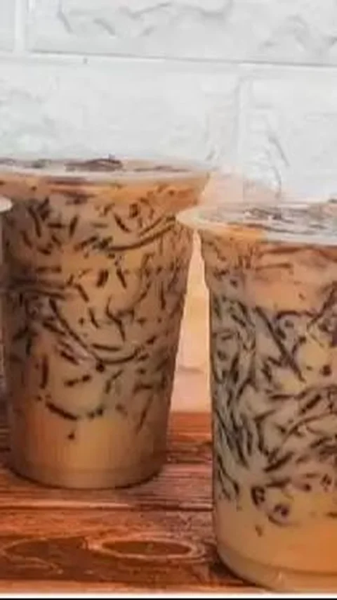 4. Es Cappucino Cincau Gula Merah