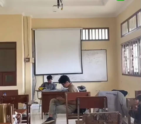 Fasilitas Kamar Mandi di Dalam Kelas, Ketar-ketir Suara Buang Air Langsung Terdengar Satu Ruangan