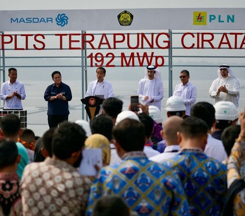 Presiden Joko Widodo atau Jokowi meresmikan Pembangkit Listrik Tenaga Surya (PLTS) Terapung Cirata yang terletak di Kabupaten Purwakarta, Provinsi Jawa Barat, Kamis (9/11/2023).