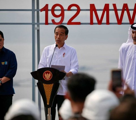 FOTO: Momen Jokowi Resmikan PLTS Apung Terbesar se-Asia Tenggara di Waduk Cirata Purwakarta