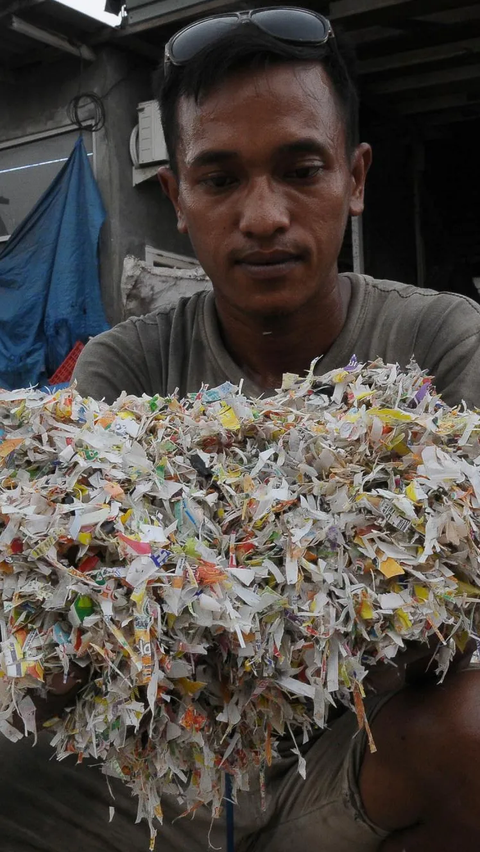 FOTO: Menghasilkan Pundi-Pundi Rupiah dari Mendaur Ulang Sampah Plastik