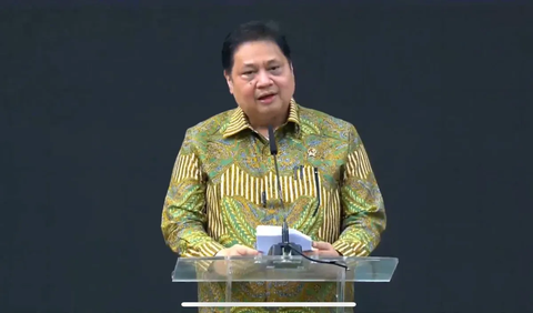 Meski masih unggul dari dua pasangan Bacapres-Bacawapres lainnya, Ketua Dewan Pengarah TKN Prabowo-Gibran, Airlangga Hartarto mengaku, akan bekerja terlebih dahulu sampai Pilpres 2024.