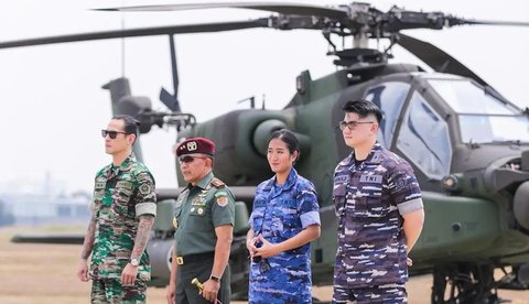 Pakai Seragam TNI, 7 Foto Renatta Moeloek Yang Terlihat Gagah dan Bikin Pangling!