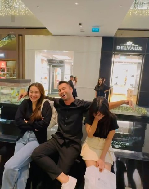 Heboh Fuji Bertemu Aaliyah Massaid di Singapura, Foto Bareng Raffi Ahmad Buat Nagita Slavina Istighfar