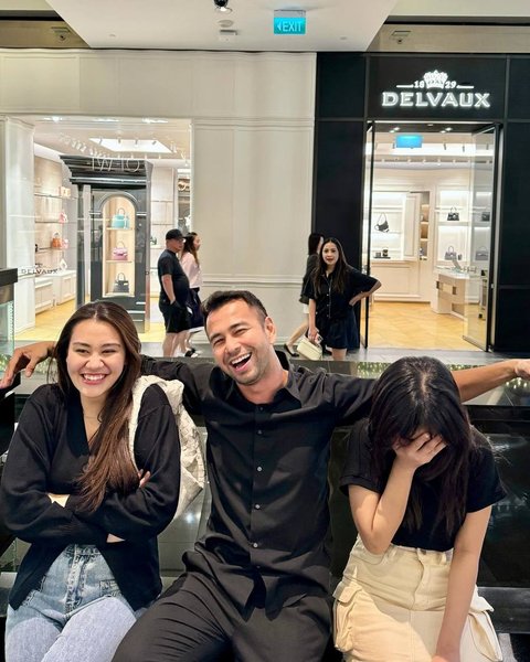 Heboh Fuji Bertemu Aaliyah Massaid di Singapura, Foto Bareng Raffi Ahmad Buat Nagita Slavina Istighfar