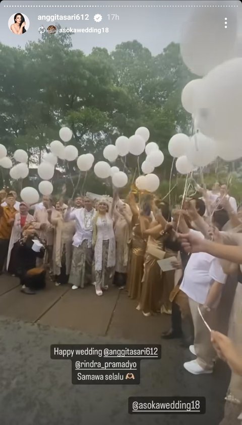 Melepaskan Balon Bersama Para Tamu Undangan