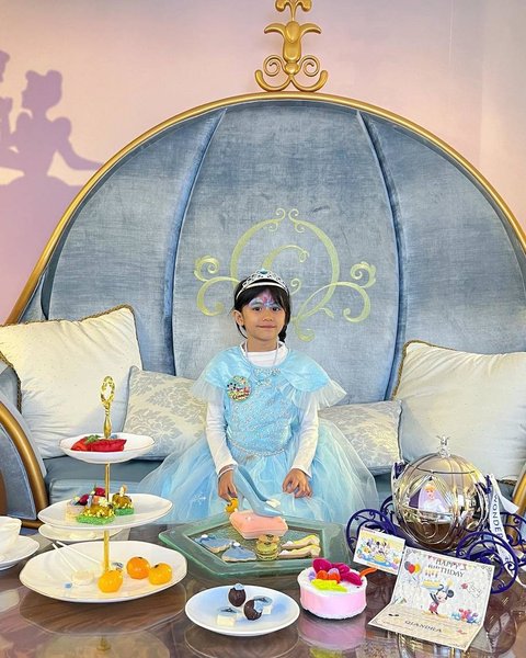 Jadi Princess Disney Cantik di Hongkong, Berikut Ini 8 Potret Perayaan Ultah ke-6 Qiandra Anak Ryana Dea-Puadin Redi