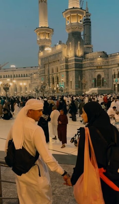 Potret Hengky Kurniawan dan Sonya Fatmala Bikin Baper saat Umrah, Romantis Banget Bak Pengantin Baru