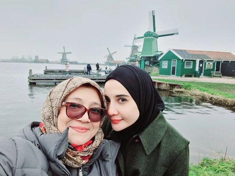 Potret Kebersamaan Zaskia Sungkar dan Irwansyah saat Liburan di Belanda, Kini Makin Romantis