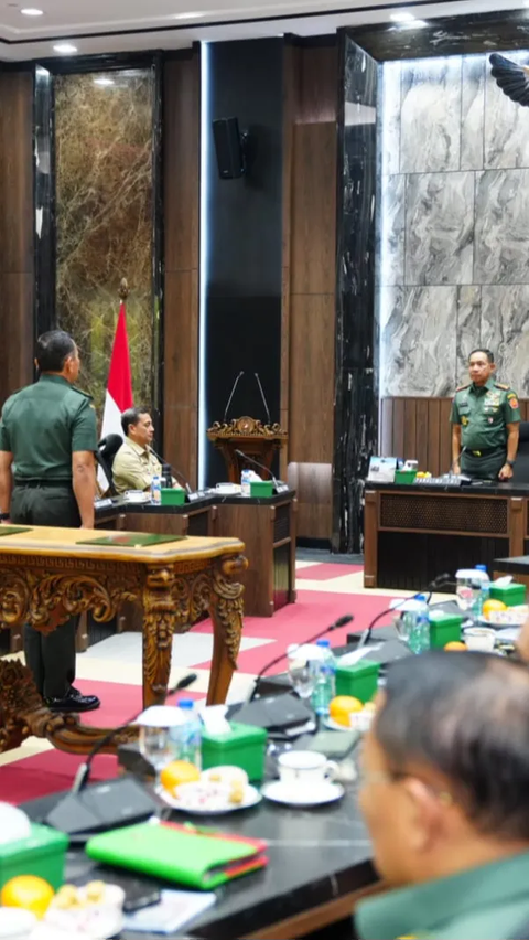 Panglima TNI Agus Subiyanto Serah Terima Risalah Kasad, Beri Tiga Tugas Ini ke Jenderal Maruli<br>