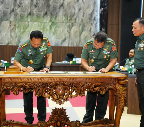 Panglima TNI Agus Subiyanto Serah Terima Risalah Kasad, Beri Tiga Tugas Ini ke Jenderal Maruli