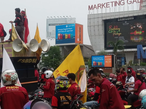 PJ Gubernur Jabar Ketok UMK Jabar Naik 0,3%, Buruh Tak Puas Tutup Jalan Simpang Tol Pasteur