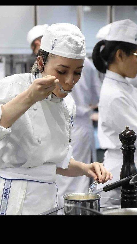 Bagi warga Indonesia, Le Cordon Bleu bukan hanya sekadar sekolah, tetapi juga pintu gerbang menuju dunia kuliner yang luas dan penuh prestise.