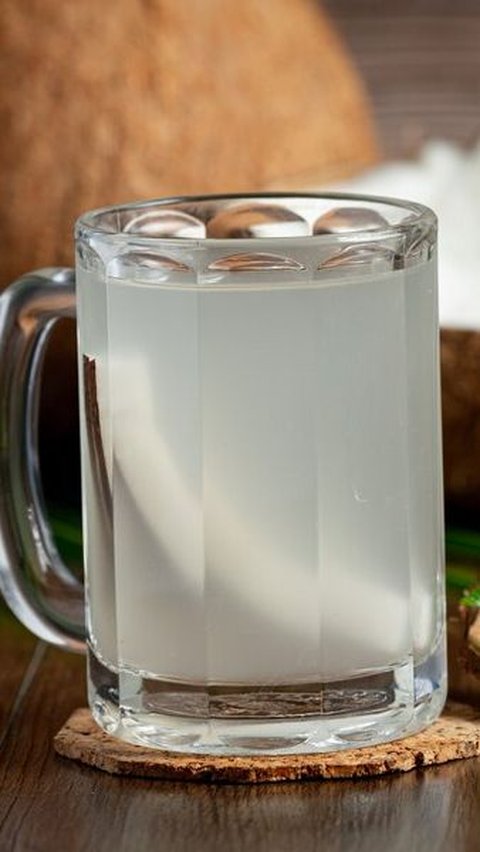 3. Air Kelapa: Minuman Segar yang Sehat