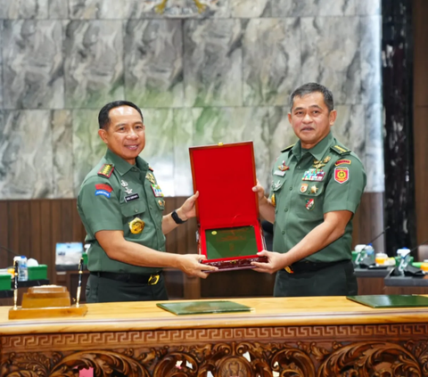 Agus Subiyanto juga memberikan promosi kepada para perwira tinggi lainnya sejalan dengan dilantiknya Jenderal TNI Maruli Simanjuntak sebagai Kepala Staf TNI Angkatan Darat (Kasad). <br>