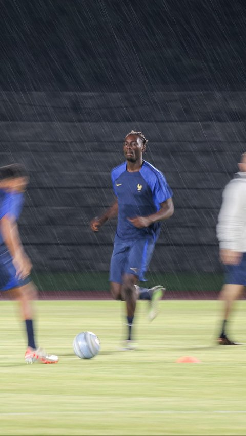 FOTO: Semangat Timnas Prancis Latihan di Tengah Guyuran Hujan Jelang Final Piala Dunia U-17
