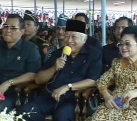 Old Portrait of President Soeharto Laughing Hysterically during a Dialogue with the People
